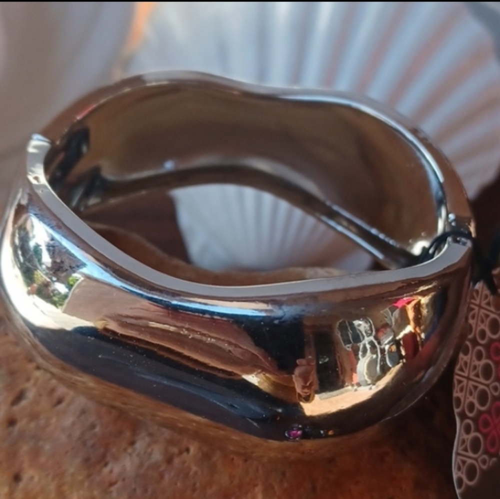 Dreamy Buttery Artfully Crafted Wavy Silver Tone Hinge Cuff Bangle Bracelet